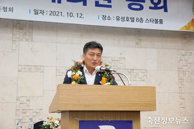 당선 소감을 밝히는 손세희 당선자