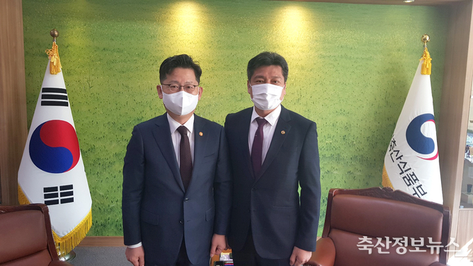 농림축산식품부 김현수 장관과 한돈협회 손세희 신임 회장