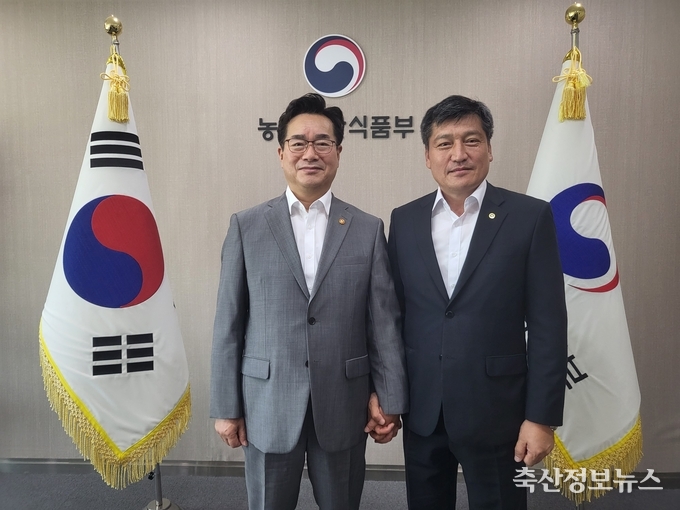 농림축산식품부 정황근 장관(좌측), 대한한돈협회 손세희 회장(우측)