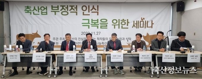 김용화 원장을 좌장으로 한 토론회 모습