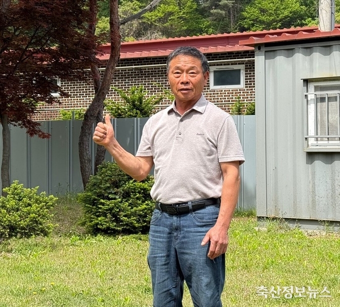 양주축산 이장원 대표가 포즈를 취하고 있다.